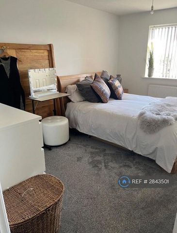 2 bedroom end of terrace house to rent - Photo 5