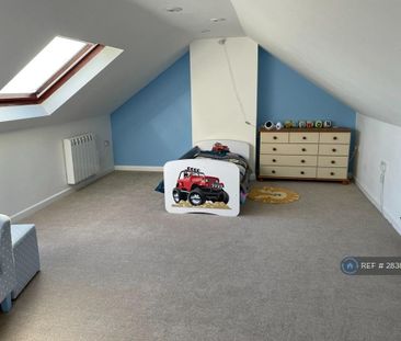 4 bedroom detached house to rent - Photo 5