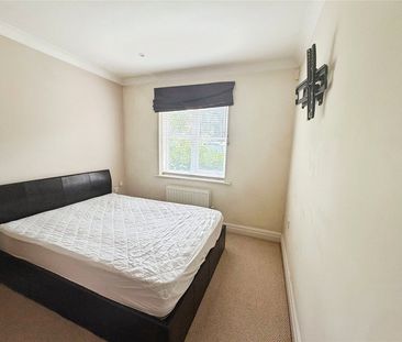 Goldsworth Road, Woking, Surrey, GU21 6NP - Photo 4