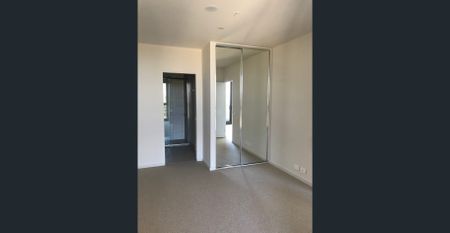 One Bedroom, One bathroom and one car park - Photo 4