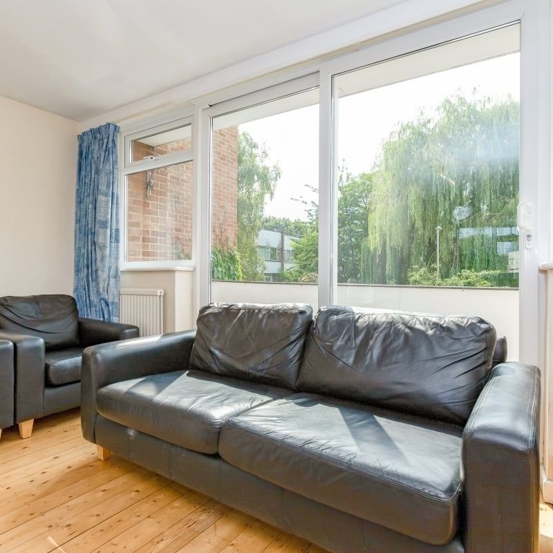 Horwood Close, Headington - Photo 1