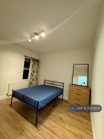 1 bedroom in a house share to rent - Photo 4