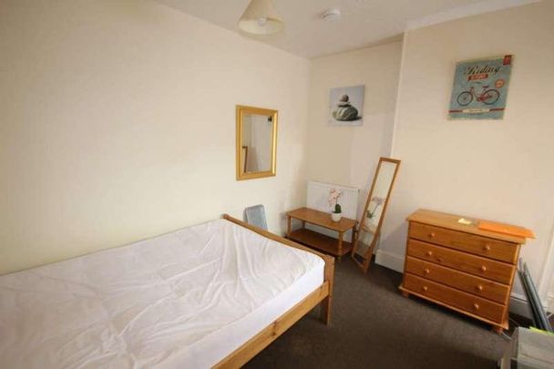 Calais Road Room, Burton Upon Trent, Staffordshire, DE13 - Photo 1