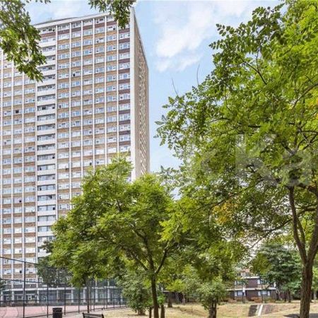 Located in Zone 1 in a prime location in EC1 perfect for 3 sharers - Photo 4