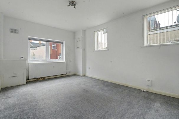 3 bedroom end of terrace house to rent - Photo 1