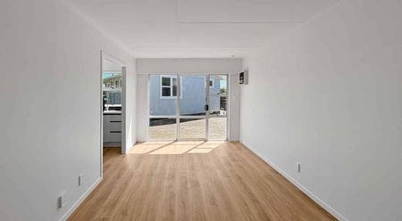 CASTLECLIFF - 1 BEDROOM - Photo 3