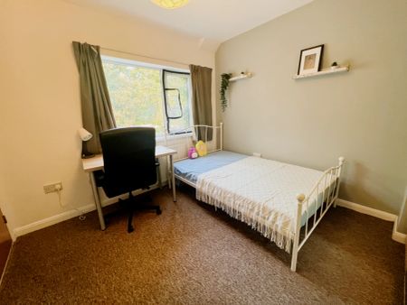 room 4 - Photo 2