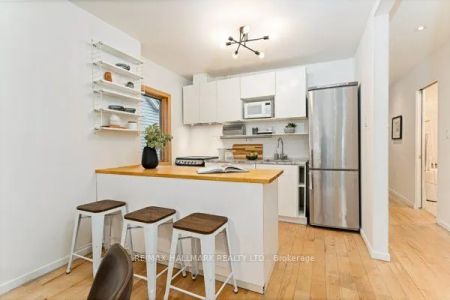 736 Woodbine Avenue #Upper - Photo 5