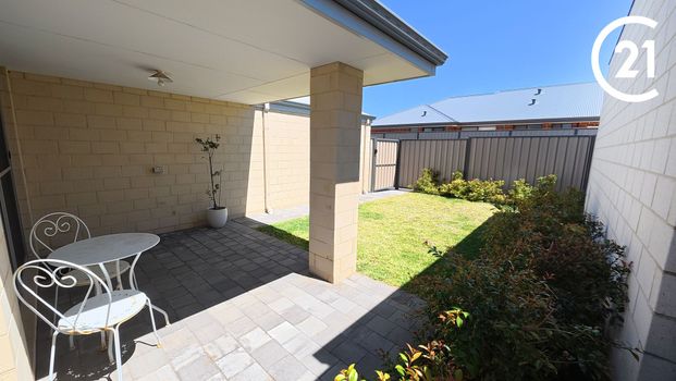 Light, Modern & Perfectly Located - Photo 1