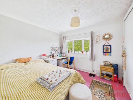 4 bedroom end of terrace house to rent - Photo 3