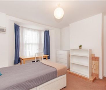 4 bedroom terraced house to rent - Photo 3