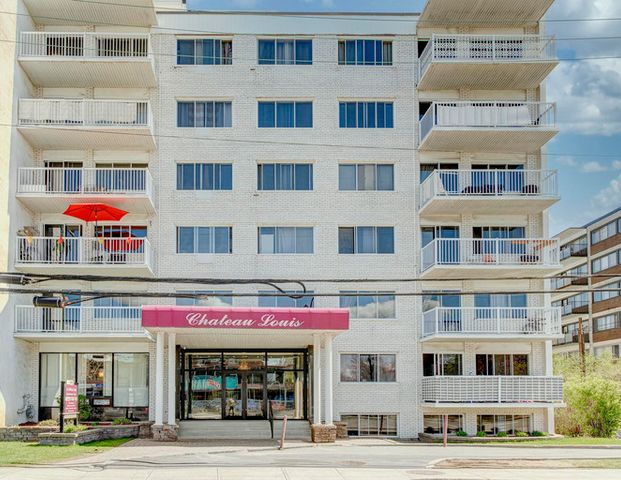 CHÂTEAU LOUIS | 300 BOULEVARD CÔTE-VERTU, Montreal - Photo 1