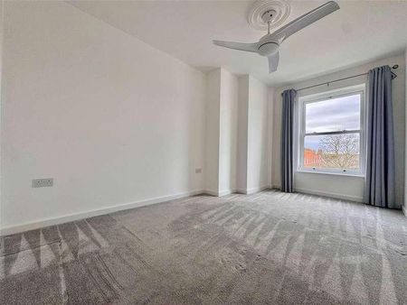 Threadneedle Road, Farnham, Surrey, GU9 - Photo 3