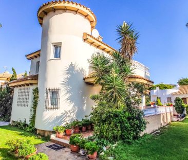 Chalet Vacacional con la piscina privada en La Zenia - Photo 2