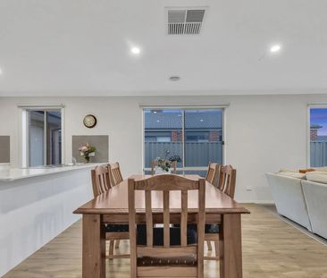 Modern Stunning Family Home! - Photo 5