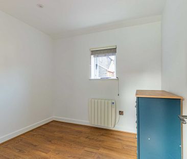 2 bed Flat for rent - Photo 2