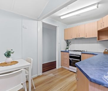 Newly Renovated Furnished Studio Apartment Includes Power & NBN - Photo 5