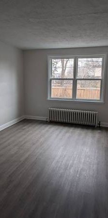 Brand new renovated 2 bedroom in Port Credit! - Photo 1