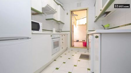 Spacious 5-bedroom apartment for rent in Villaviciosa de Odón - Photo 4