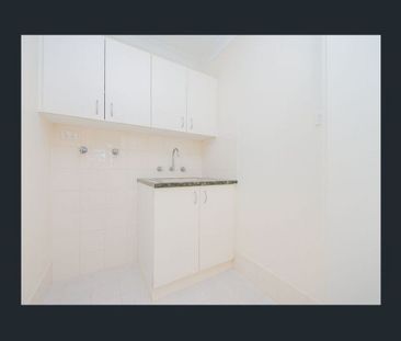 Spacious Villa in Prime Location - Photo 4
