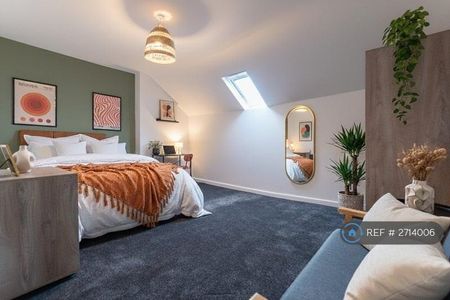 1 bedroom in a house share to rent - Photo 2