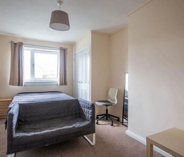 4 bedroom flat share to rent - Photo 2