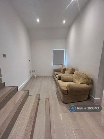 4 bedroom flat to rent - Photo 5