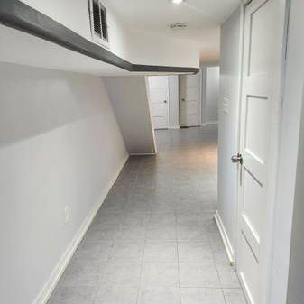 Large Studio Steps From Dufferin And Bloor $1525 Inc - Photo 4