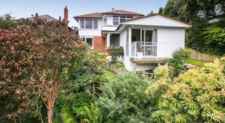 Charming 5BR Roslyn Retreat w/Deck & Garden - Photo 5