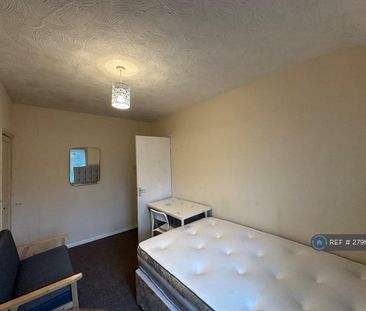 3 bedroom flat to rent - Photo 3