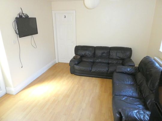 6 bedroom semi-detached house to rent - Photo 1