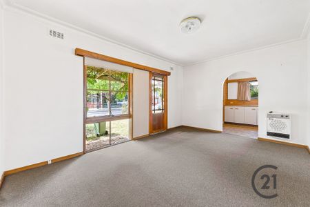 Beautiful Home in the Heart of Cranbourne! - Photo 5