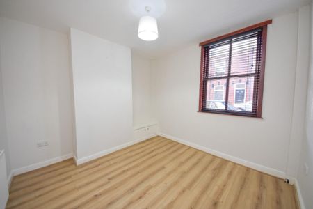 3 bed House - Terraced for Rent - Photo 2