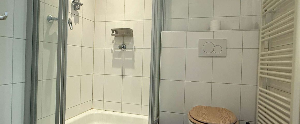 :DÜSSELDORF - SCHÖNES APPARTEMENT MIT BALKON IN ZENTRALER LAGE - 500M BIS ZUR KÖ! - Foto 1