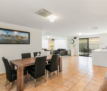 Well kept family home with a pool - Photo 6