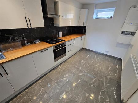 3 bedroom terraced house to rent - Photo 3