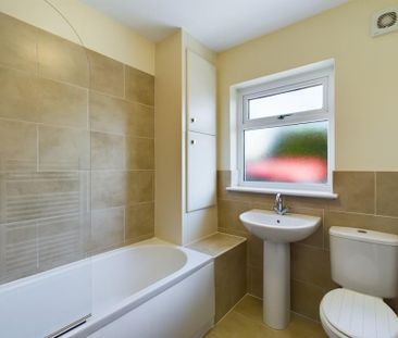 2 bedroom semi-detached bungalow to rent - Photo 6