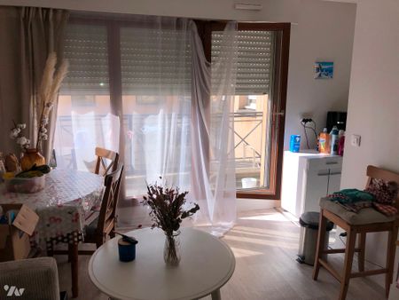 A LOUER HYPERCENTRE SAINT MACLOU-SAINT MARC, F2 AVEC PARKING ! - Photo 2