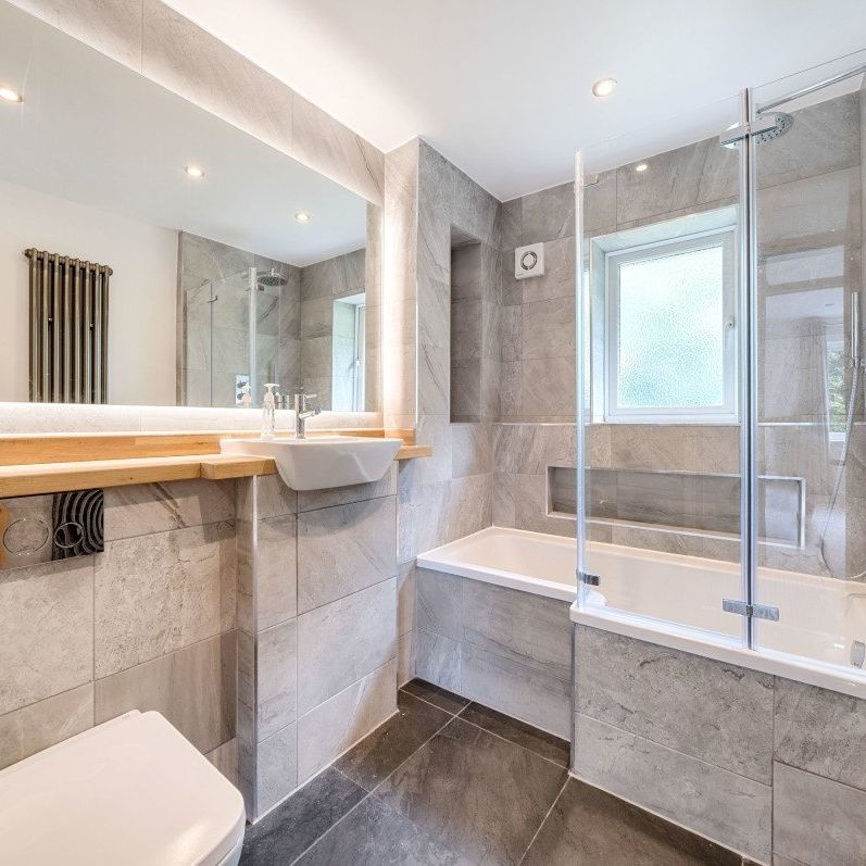 Flat to rent - Lyme Farm Road, London, SE12 - Photo 1