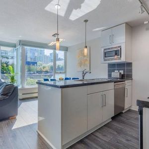 1.5 bed/1 bath condo - Central Downtown Vancouver - Photo 2