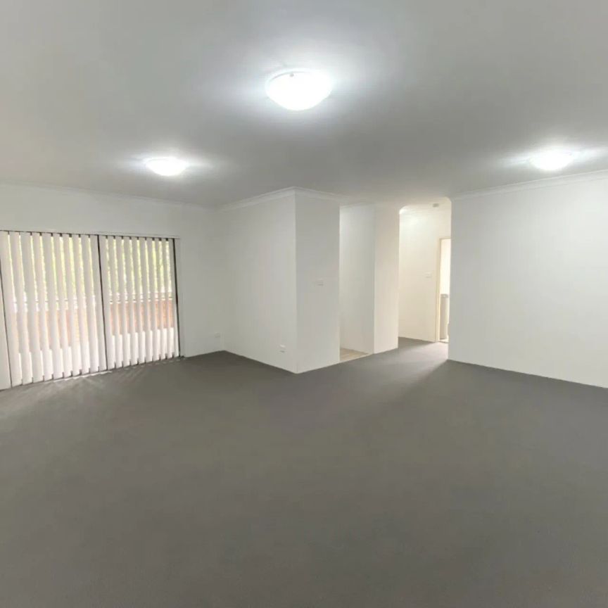 MODERN 2 BEDROOM APARTMENT LOCATED IN THE HEART OF MT DRUITT - Photo 1