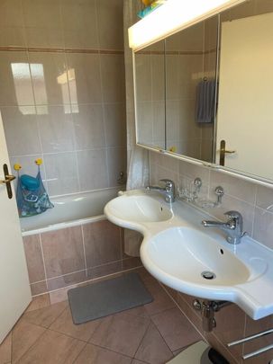 Beautiful apartment close to the lake and all shops! - Photo 1