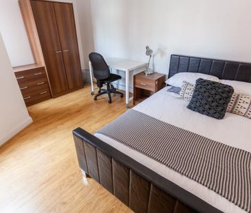 4 bedroom terraced house to rent - Photo 3