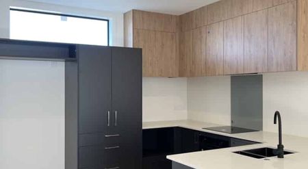 Four bedroom, brand new - Photo 2