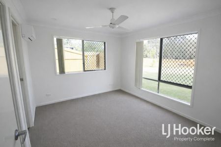 Affordable Comfort in Prime Loganlea Location! - Photo 2