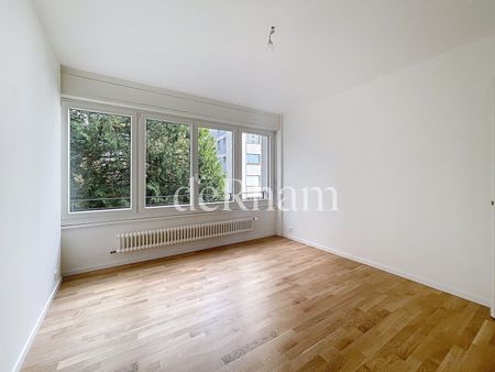 Quiet neighborhood near Ouchy. - Photo 2