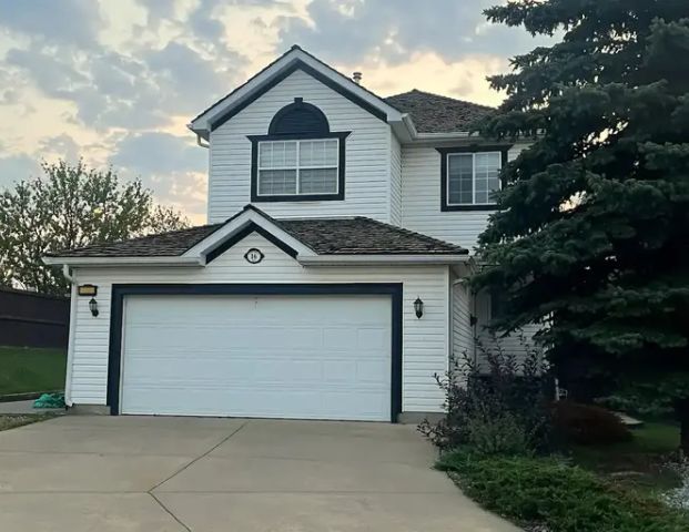 Main and second floor of generous sized house with large pie lot | 16 Newcastle Bay, Sherwood Park - Photo 1