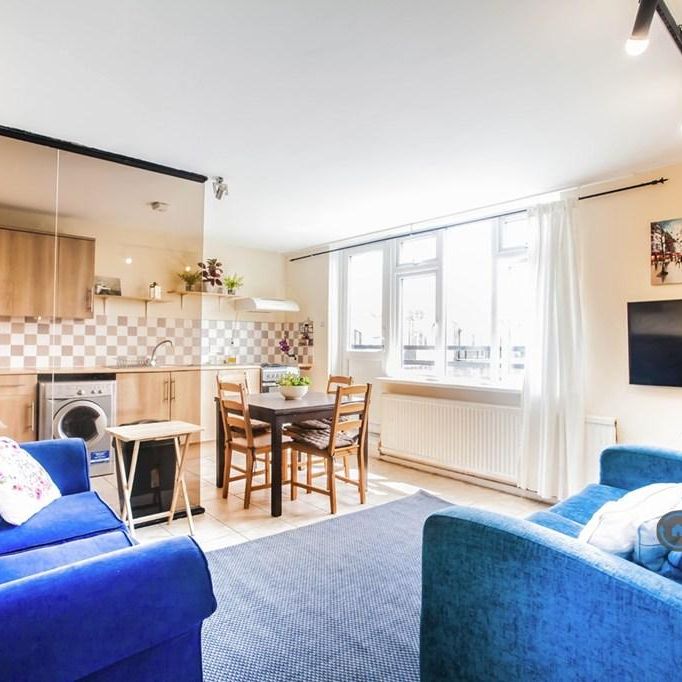 1 bedroom in a flat share to rent - Photo 1