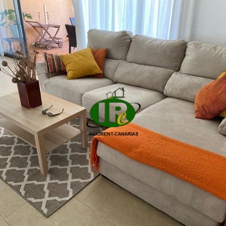 Large house with private pool in a great location with modern furniture - Photo 2