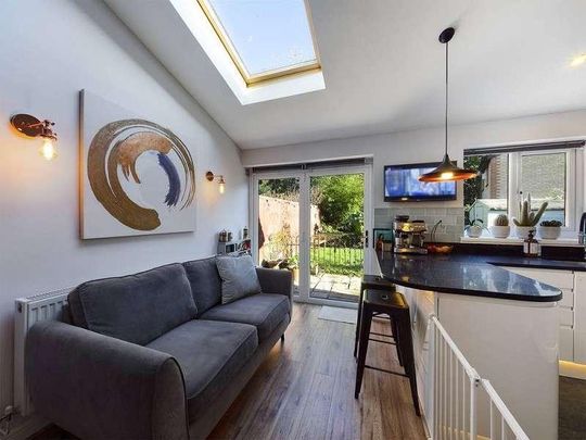 Clos-y-broch, Thornhill, Cardiff, CF14 - Photo 1